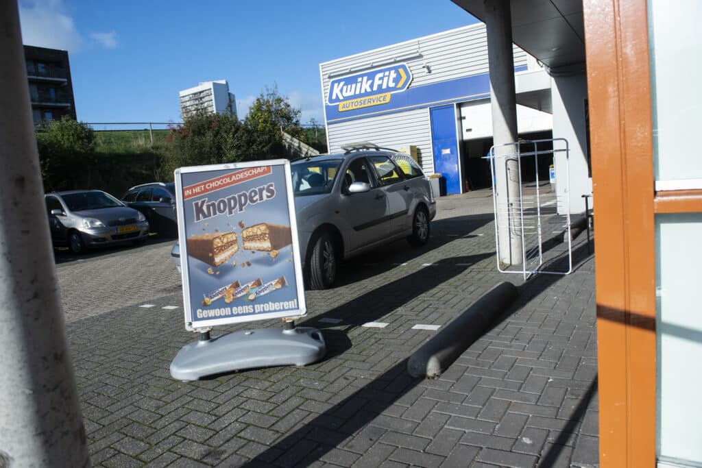 Sampling Knoppers Nutbar bij KwikFit